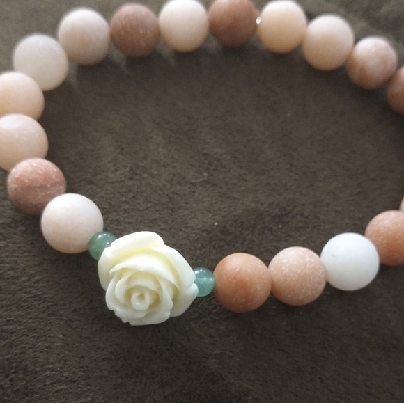 Floral bracelet - Picture 5 of 9